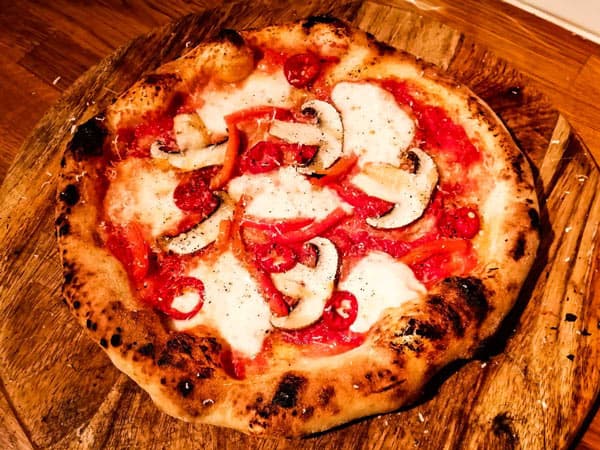 Slicing fresh mushrooms very thinly on a pizza prevents them from being undercooked - great homemade pizza trick
