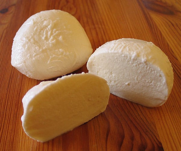 Mozzarella for pizza