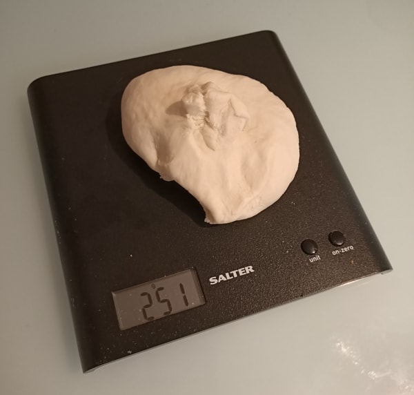 Neapolitan pizza dough ball weight