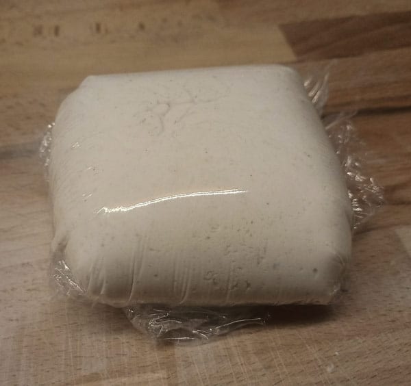 Xantham gum in gluten free pizza dough