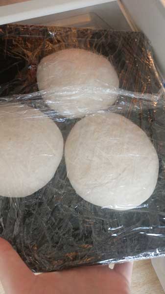 Freezing pizza dough